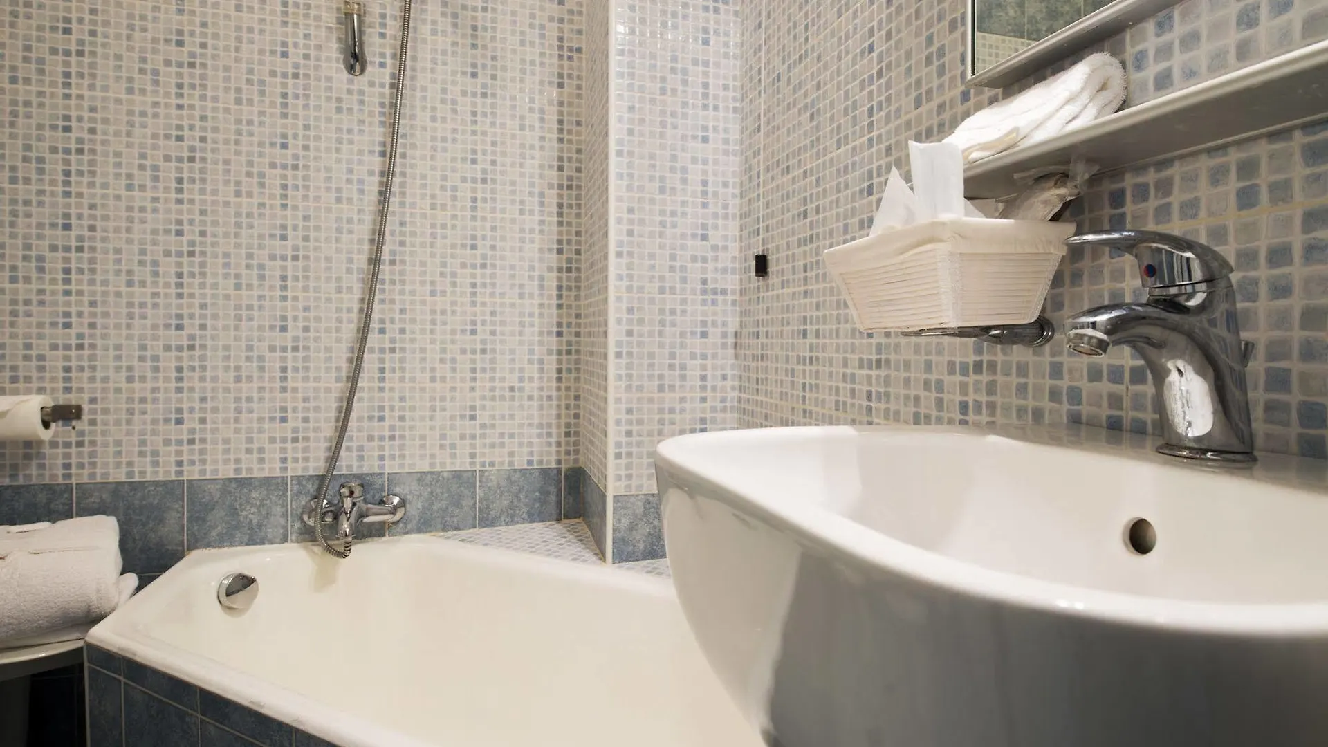 Hotel Mec Milan 3*,