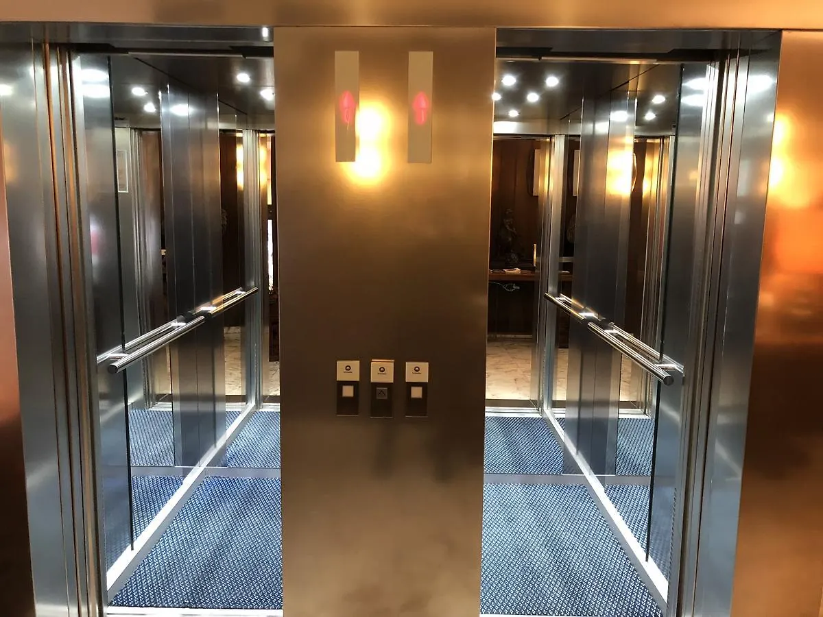 Hotel Mec Milan 3*,