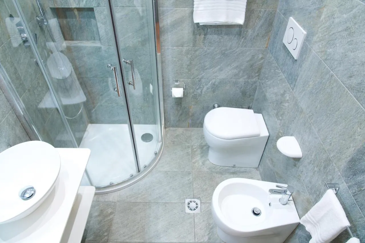 Hotel Mec Milan 3*,