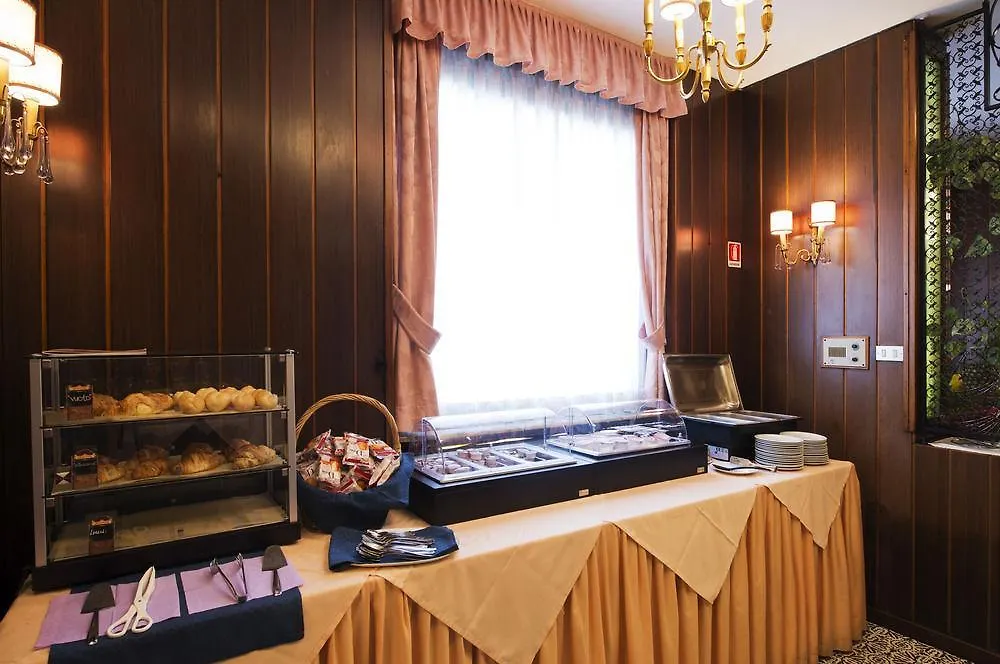 Hotel Mec Milan 3*,